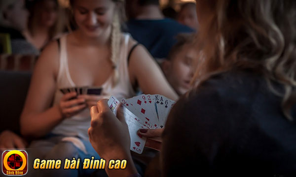 Vì sao phái đẹp thường đặc biệt thích chơi game Tiến Lên Miền Nam?